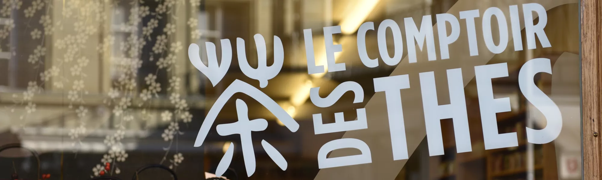 Vitrine du comptoir des thés