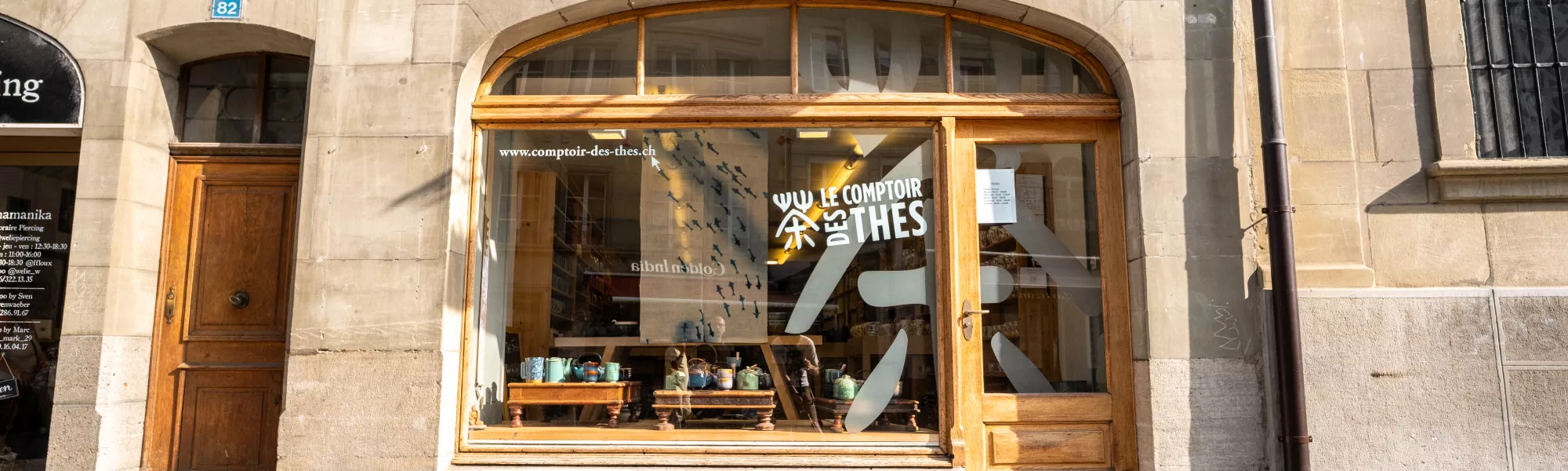 La vitrine de la boutique du Comptoir des thés à Fribourg.